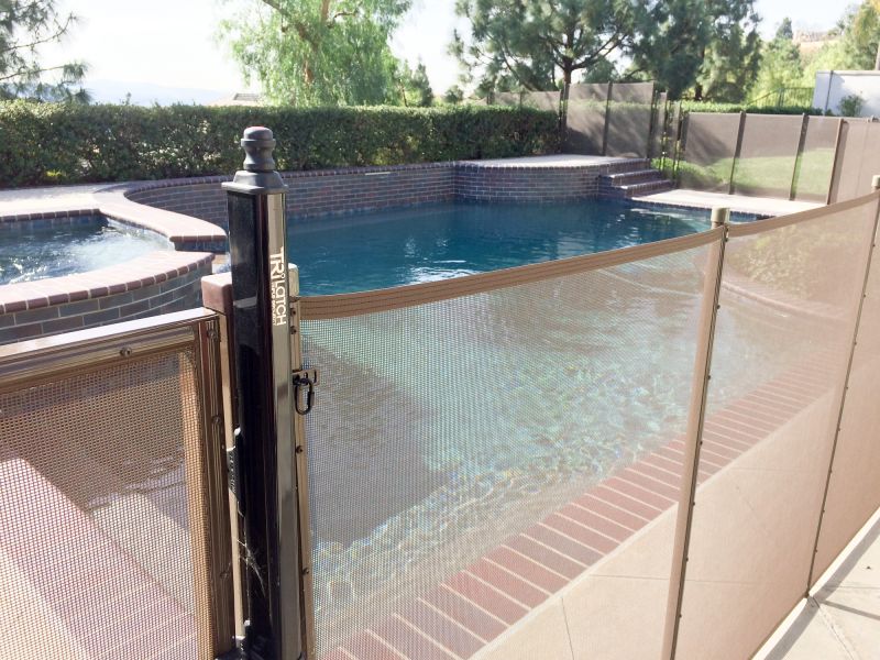 Secure Mesh Fence for Pools
